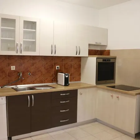Apartament Beachfront Drazen With Patio & Parking Split