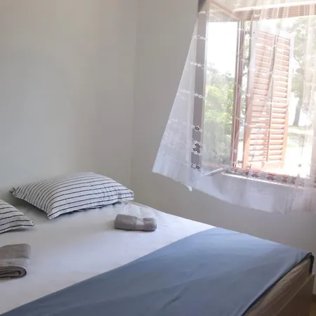 Apartament Beachfront Drazen With Patio & Parking