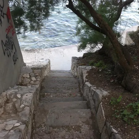 Apartament Beachfront Drazen With Patio & Parking Split