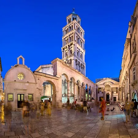 Apartament Beachfront Drazen With Patio & Parking Split