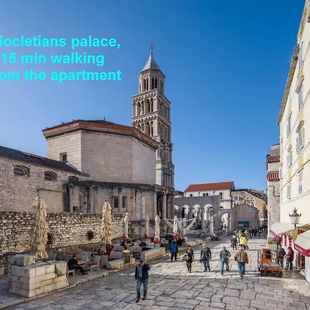 Beachfront Drazen With Patio & Parking Apartament