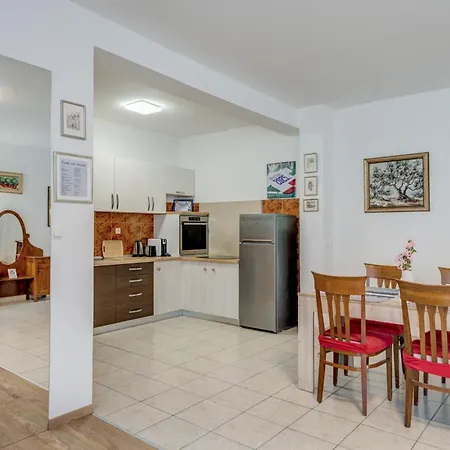 Beachfront Drazen With Patio & Parking * Split