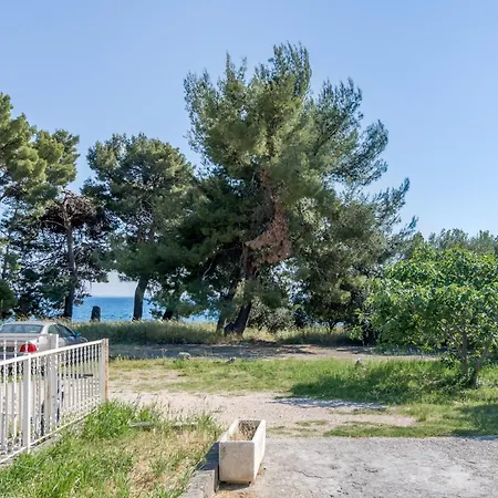 Beachfront Drazen With Patio & Parking Apartament Split