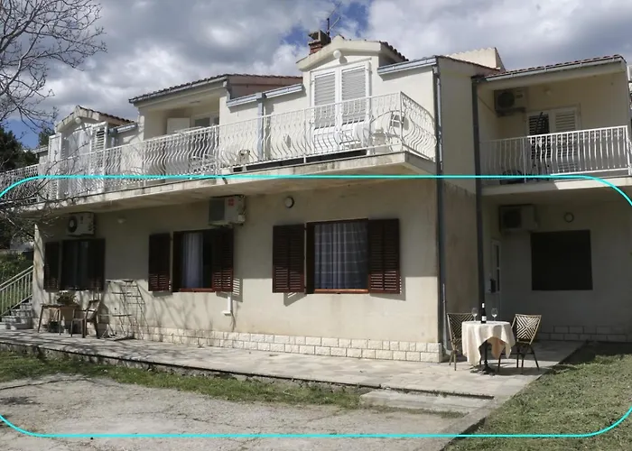 Apartment Beachfront Drazen With Patio & Parking Split