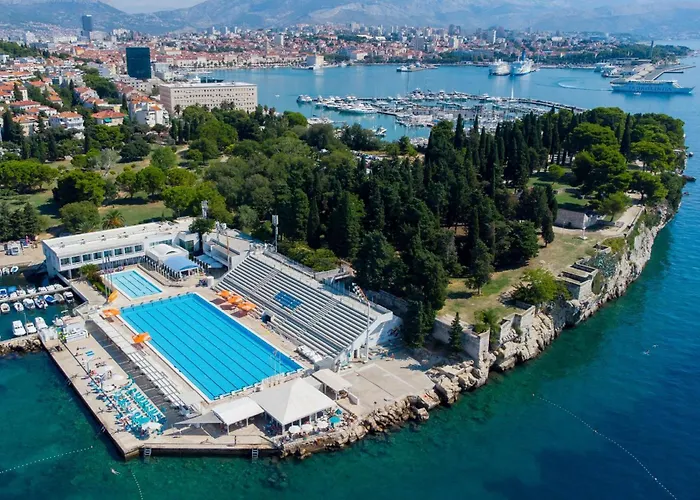 Apartment Beachfront Drazen With Patio & Parking Split