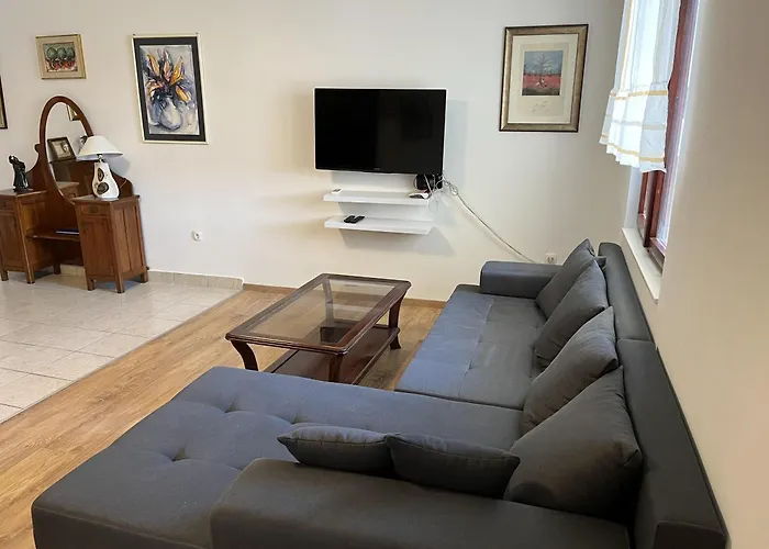 Beachfront Drazen With Patio & Parking