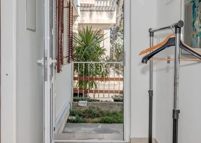 Beachfront Drazen With Patio & Parking Apartment Split