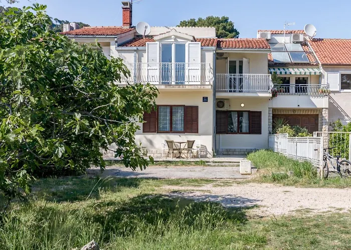 Beachfront Drazen With Patio & Parking *