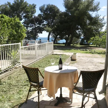Beachfront Drazen With Patio & Parking Split