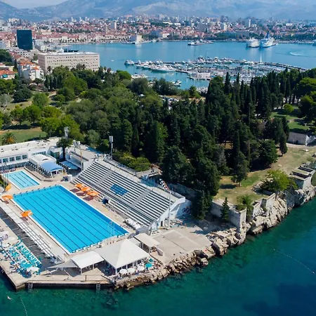 Apartment Beachfront Drazen With Patio & Parking Split