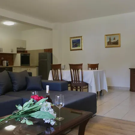 Apartment Beachfront Drazen With Patio & Parking