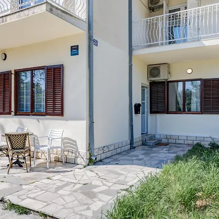 Beachfront Drazen With Patio & Parking Apartment Split