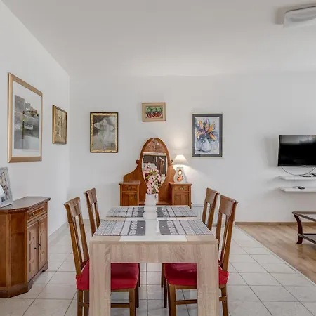 Apartment Beachfront Drazen With Patio & Parking Split