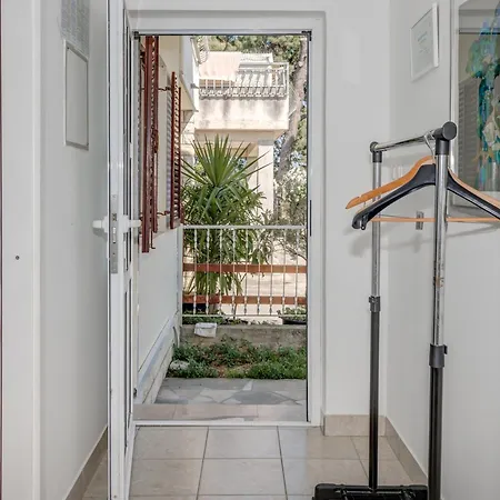 Beachfront Drazen With Patio & Parking Apartment Split