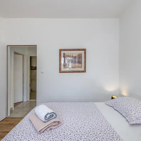 Beachfront Drazen With Patio & Parking Lejlighed *