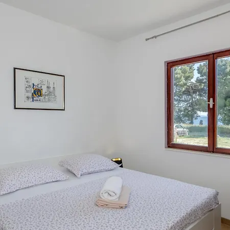 Beachfront Drazen With Patio & Parking Split