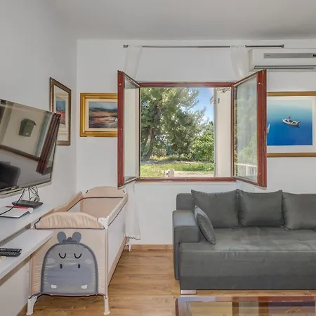 Apartment Beachfront Drazen With Patio & Parking *