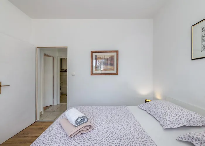 Beachfront Drazen With Patio & Parking Lejlighed *