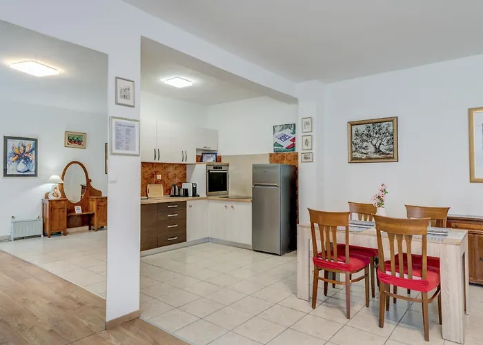 Beachfront Drazen With Patio & Parking * Split