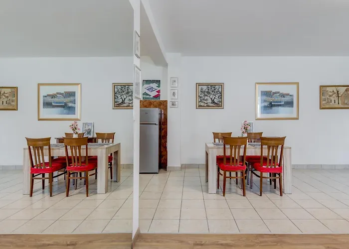 Beachfront Drazen With Patio & Parking