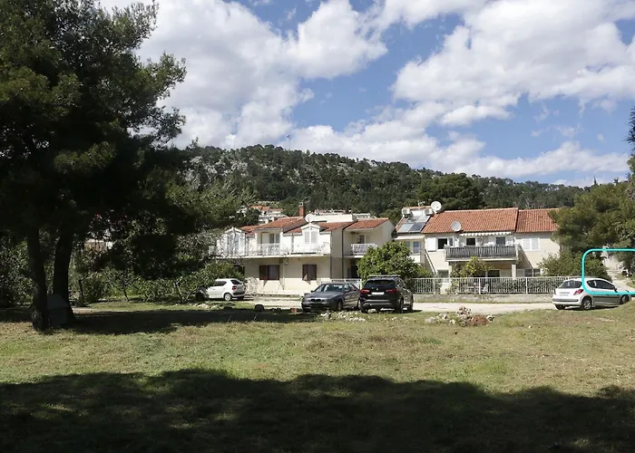 Beachfront Drazen With Patio & Parking Lejlighed